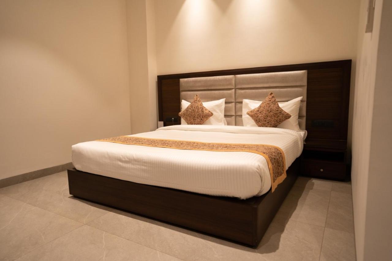 Hotel Smily 卢迪亚纳 外观 照片