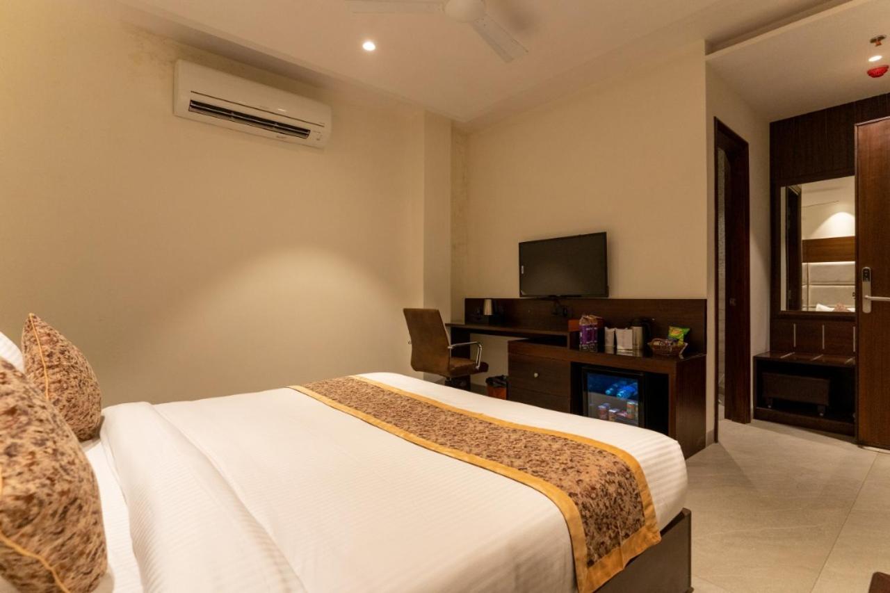 Hotel Smily 卢迪亚纳 外观 照片