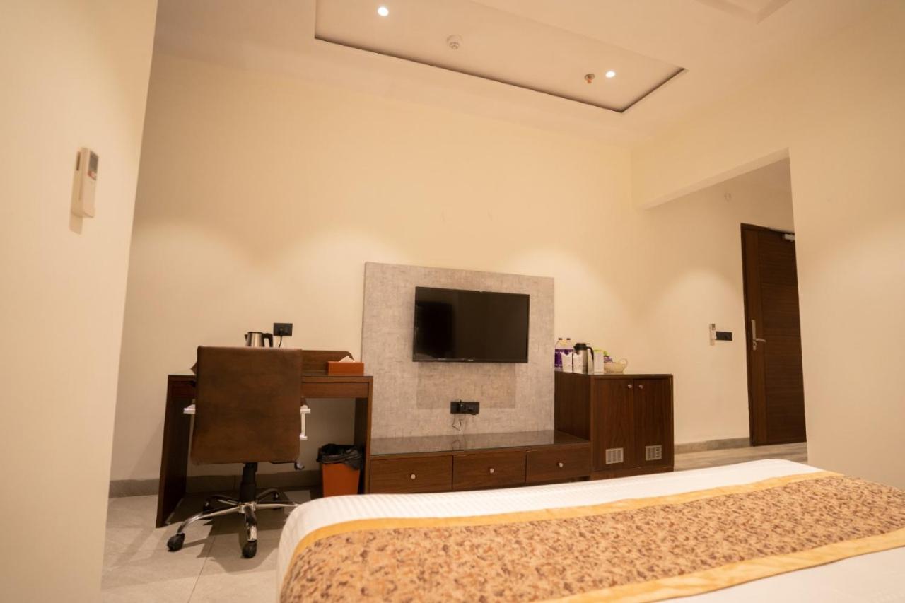 Hotel Smily 卢迪亚纳 外观 照片