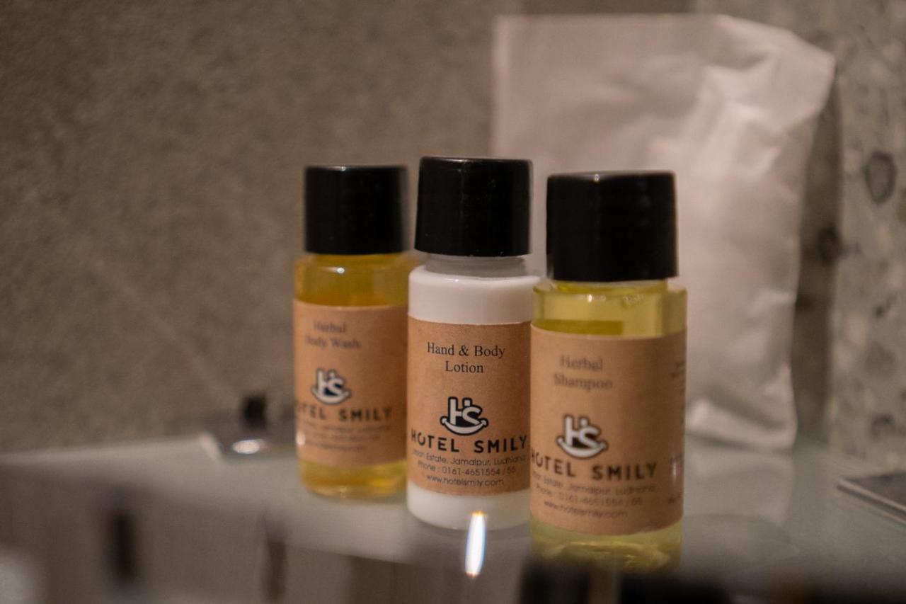 Hotel Smily 卢迪亚纳 外观 照片