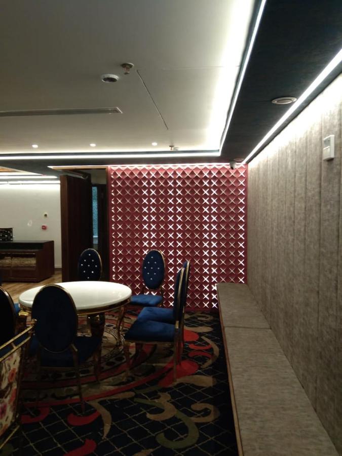 Hotel Smily 卢迪亚纳 外观 照片