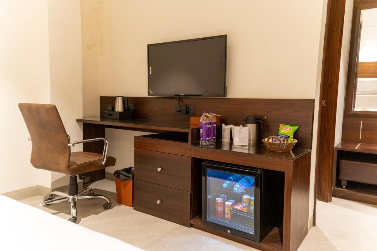 Hotel Smily 卢迪亚纳 外观 照片