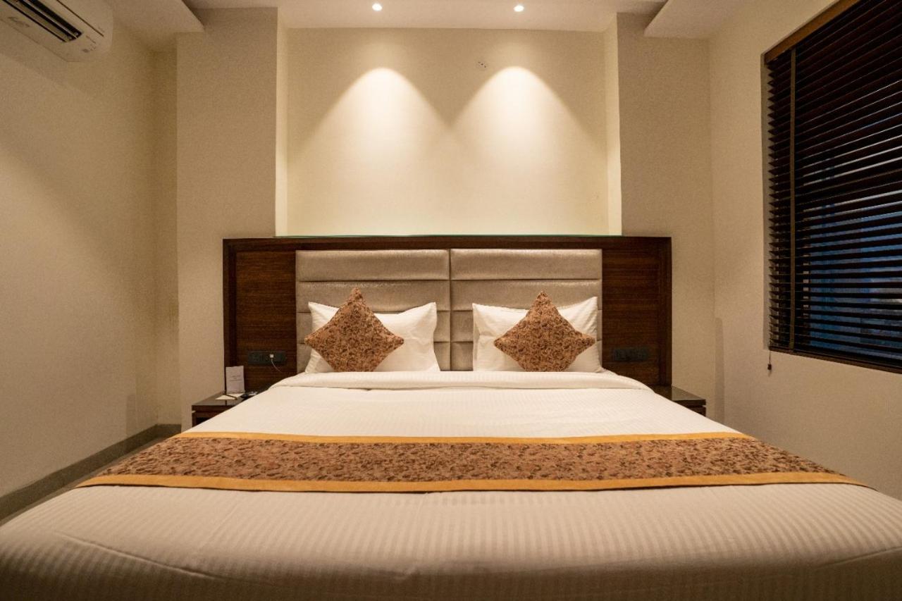 Hotel Smily 卢迪亚纳 外观 照片